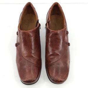 Clarks 9.5  Brown Leather side zip short boot heeled 2 button sides fall winter